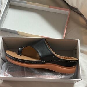 Women's Black Leather Slide Sandals very comfortable brand new never worn